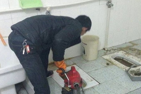 殷都电厂路厕所洗手间漏水|管道除锈清洗,热水器管道漏水修理